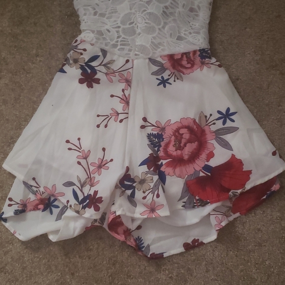 Floral Romper - Picture 3 of 4